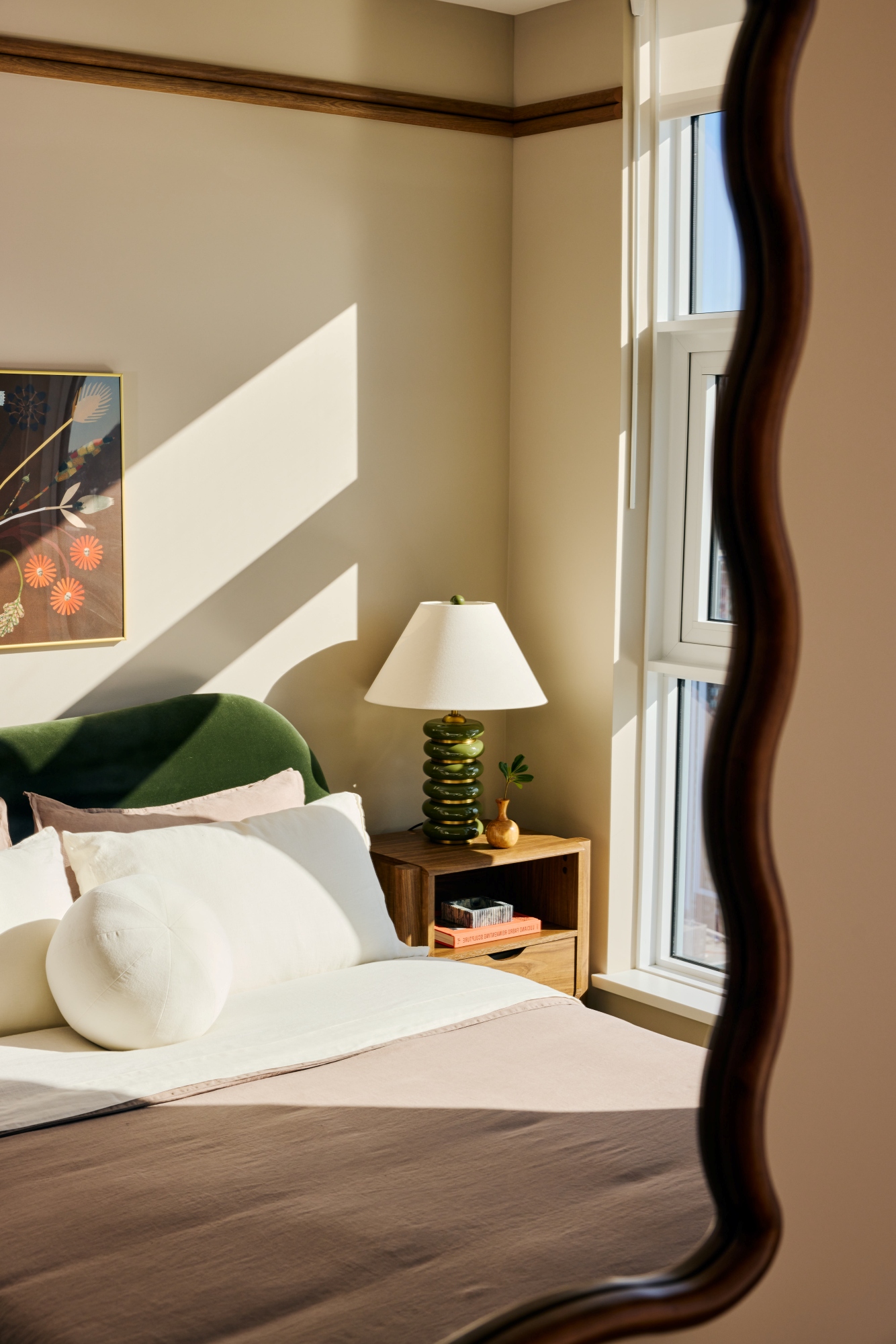 Secondary bedroom photo taken from the mirror.